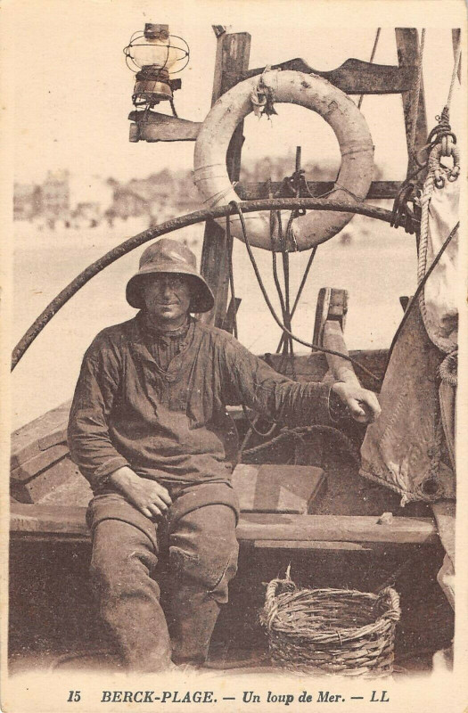 Carte postale ancienne Berck Plage Un Loup De Mer à Berck