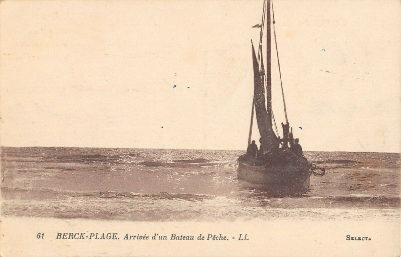 Carte postale ancienne Berck Plage Arrivee D'Un Bateau De Peche à Berck