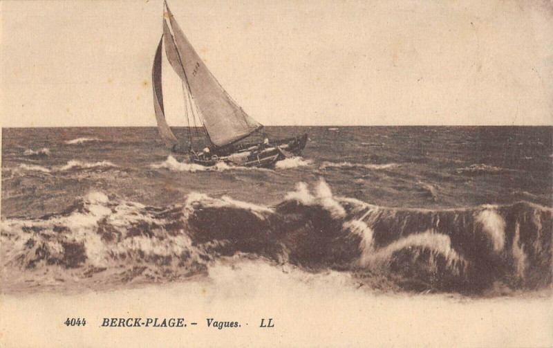 Carte postale ancienne Berck Plage Vagues à Berck