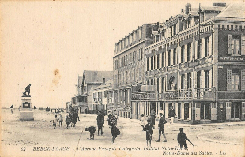 Carte postale ancienne Berck Plage Avenue Francois Tattegrain Institut Notre Dame à Berck