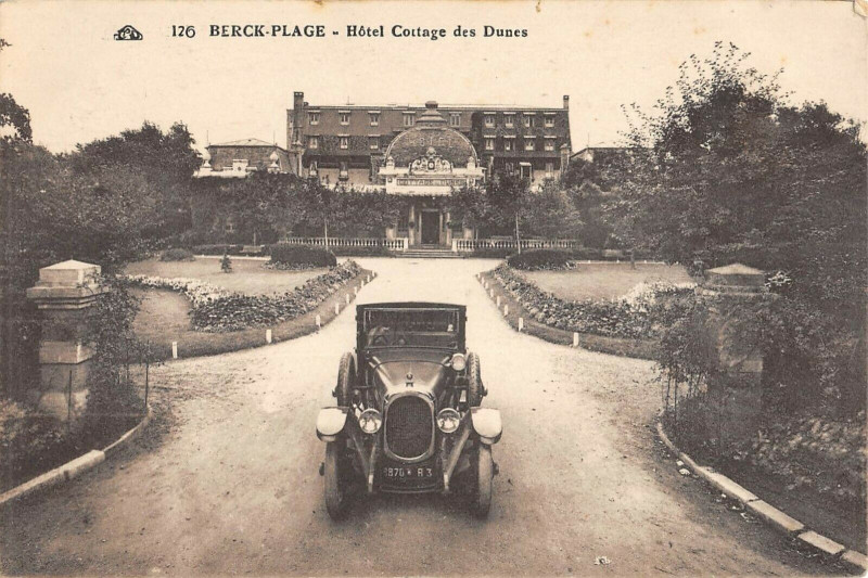 Carte postale ancienne Berck Plage Hotel Cottage Des Dunes Voiture à Berck