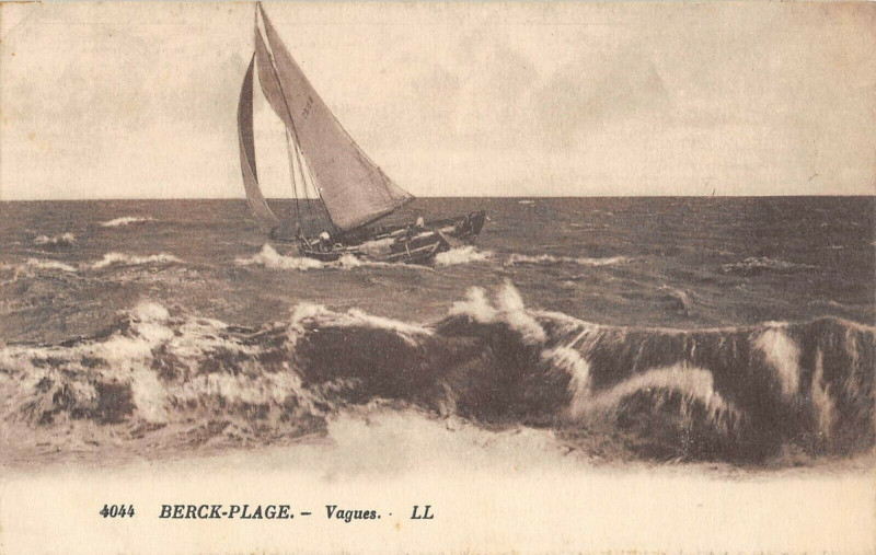 Carte postale ancienne Berck Plage Vagues à Berck