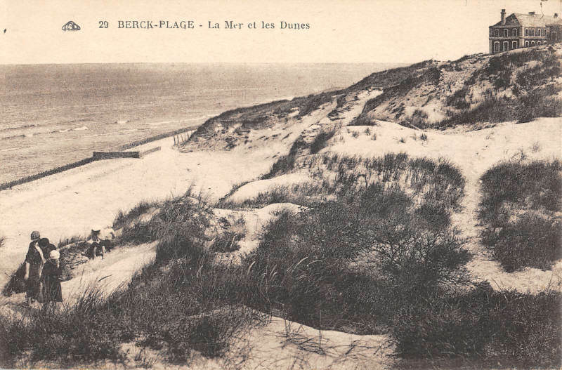 Carte postale ancienne Berck Plage La Mer Et Les Dunes à Berck