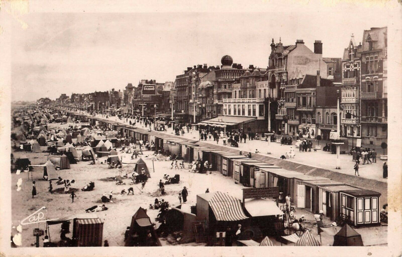 Carte postale ancienne Malo Les Bains Vue Generale De La Plage Et De La Digue