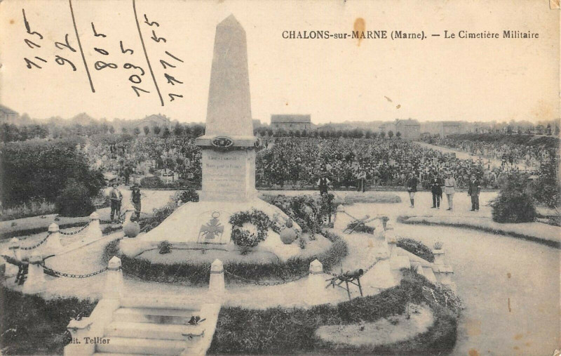 Carte postale ancienne Chalons Sur Marne Le Cimetiere Militaire