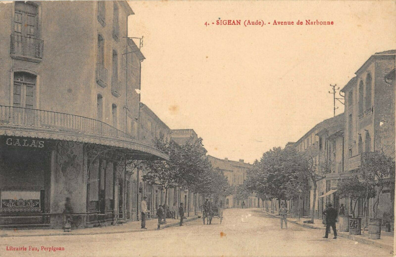 Carte postale ancienne Sigean Avenue De Narbonne à Narbonne
