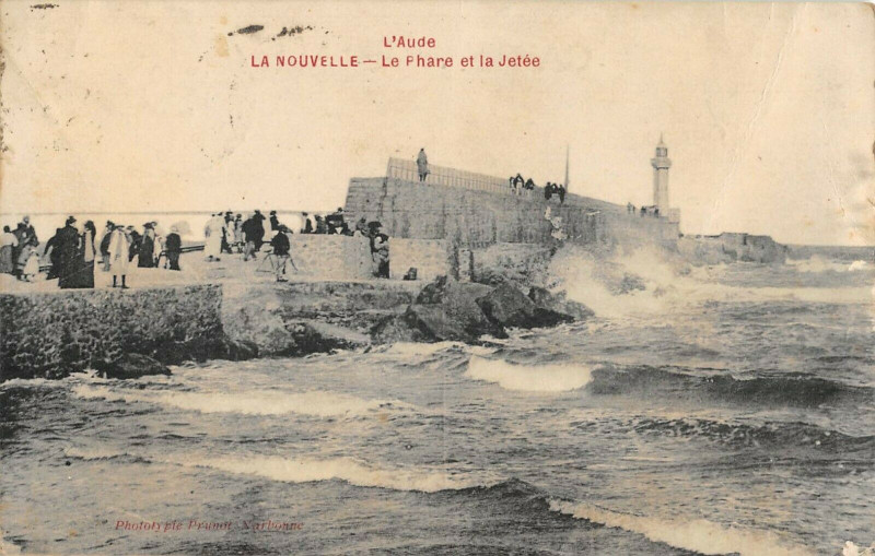 Carte postale ancienne La Nouvelle Le Phare Et La Jetee