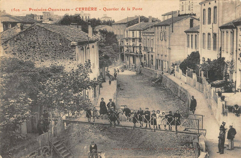 Carte postale ancienne Cerbere Quartier De La Poste