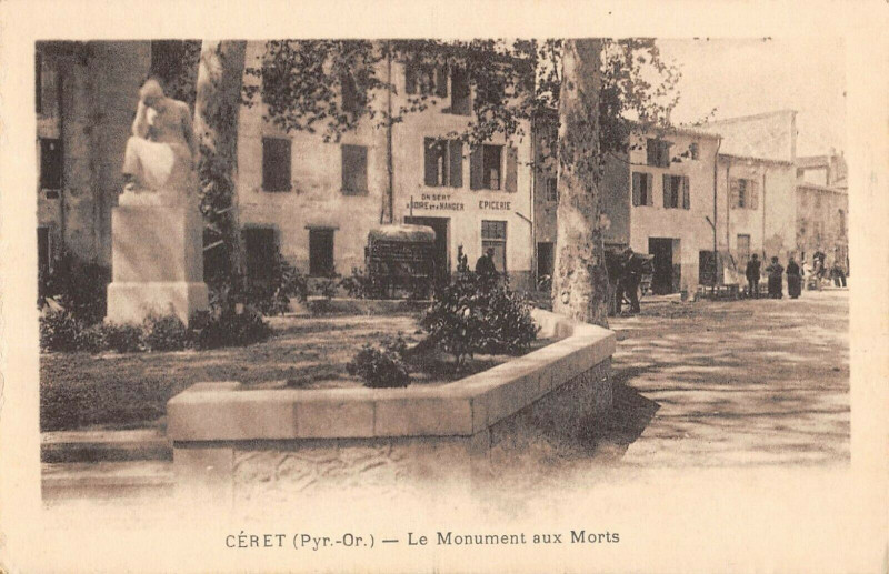 Carte postale ancienne Ceret Le Monument Aux Morts