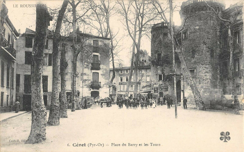 Carte postale ancienne Ceret Placedu Barry Et Les Tours à Ur