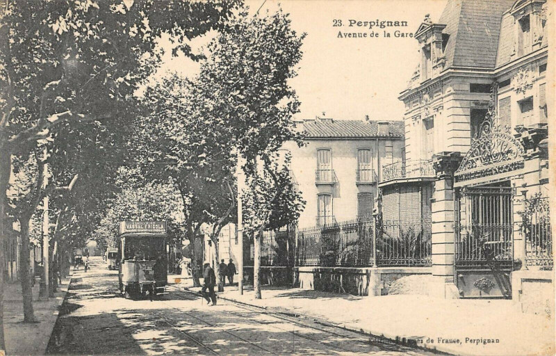 Carte postale ancienne Perpignan Avenue De La Gare à Perpignan