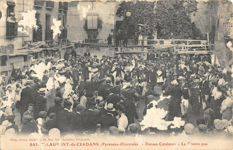 Carte postale ancienne Saint Laurent De Cerdans Danses Catalanes Le Contre Pas à Saint-Laurent-de-Cerdans