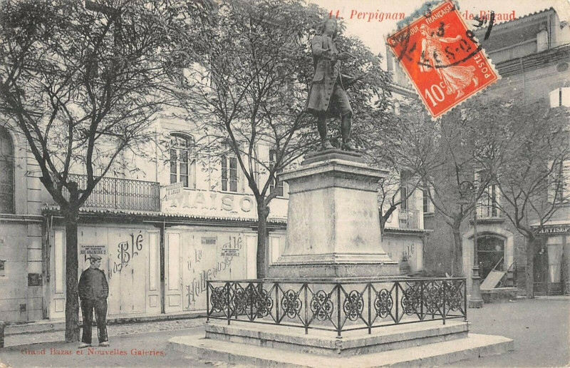 Carte postale ancienne Perpignan Statue De Rigaud à Perpignan