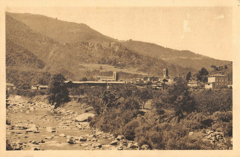 Carte postale ancienne Arles Sur Tech Vue General Et Le Tech à Arles-sur-Tech