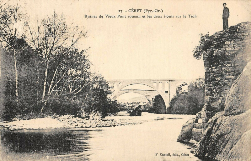 Carte postale ancienne Ceret Ruines Du Vieux Pont Romain Et Les 2 Ponts Sur Le Tech au Tech