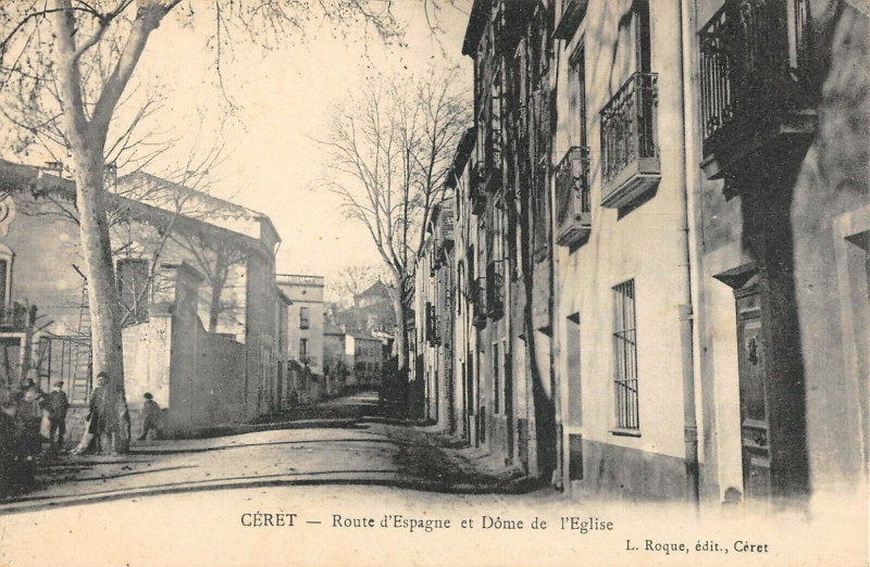 Carte postale ancienne Ceret Route D'Espagne Et Dome De L'Eglise