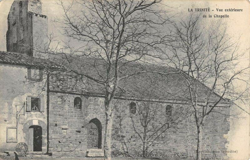Carte postale ancienne La Trinite Vue Exterieure De La Chapelle à Ur