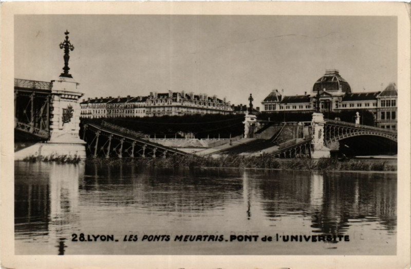 Carte postale ancienne Lyon - Les Ponts Meurtris à Lyon