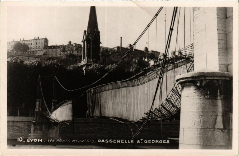 Carte postale ancienne Lyon - Passerelle Saint-Georges à Lyon