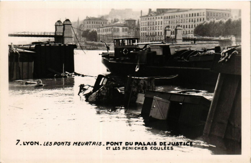 Carte postale ancienne Lyon - Les Ponts Meurtais - Pont du Palais de Justice à Lyon