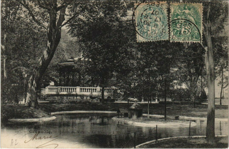 Carte postale ancienne Grenoble Jardin de Ville Le Kiosque a Musique à Grenoble