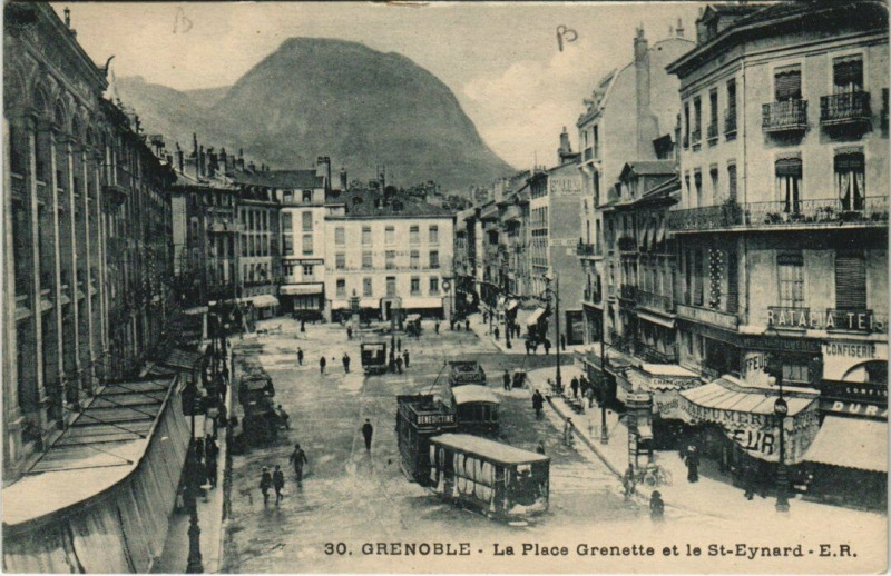 Carte postale ancienne Grenoble La Place Grenette et le Saint-Eynard à Grenoble
