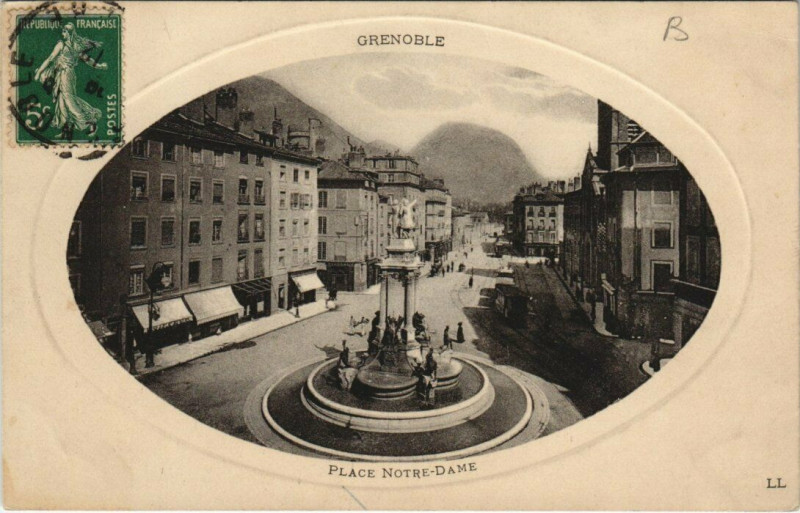 Carte postale ancienne Grenoble Place N.-D. à Grenoble
