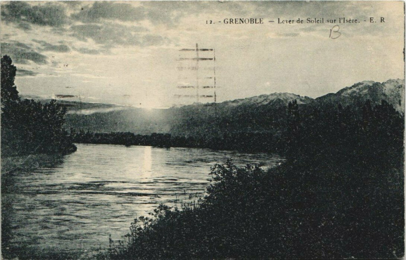 Carte postale ancienne Grenoble Lever de Soleil sur l'Isere à Grenoble