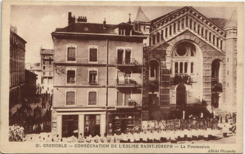 Carte postale ancienne Grenoble Consécration de l'Eglise Saint-Joseph La Procession à Grenoble