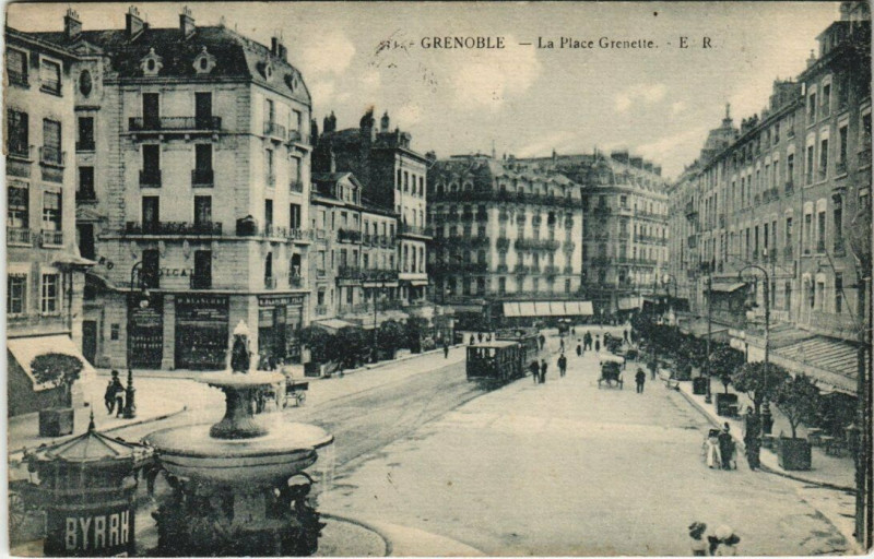 Carte postale ancienne Grenoble La Place Grenette à Grenoble