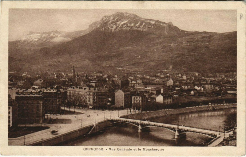 Carte postale ancienne Grenoble Vue générale et le Moucherotte à Grenoble