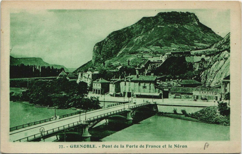 Carte postale ancienne Grenoble Pont de la Porte de France et le Néron à Grenoble