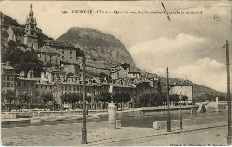 Carte postale ancienne Grenoble L'Isere au Quai Perriere Sainte-Marie d'en-Haut à Grenoble