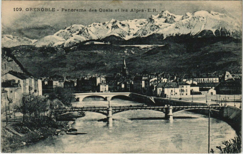 Carte postale ancienne Grenoble Panorama des Quais et les Alpes à Grenoble