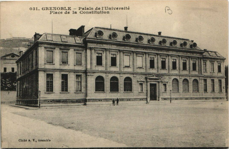 Carte postale ancienne Grenoble Palais de l'Université Place de la Constit à Grenoble