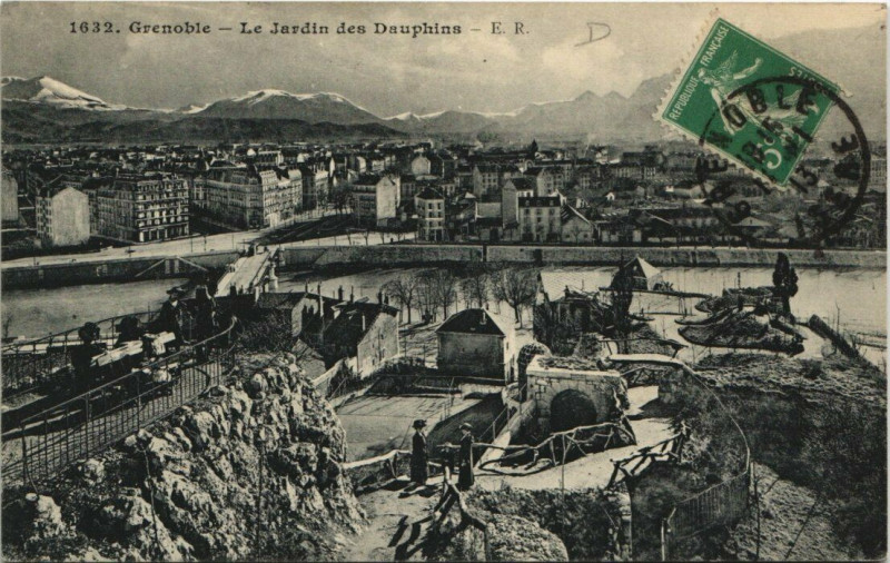 Carte postale ancienne Grenoble Le Jardin des Dauphins à Grenoble