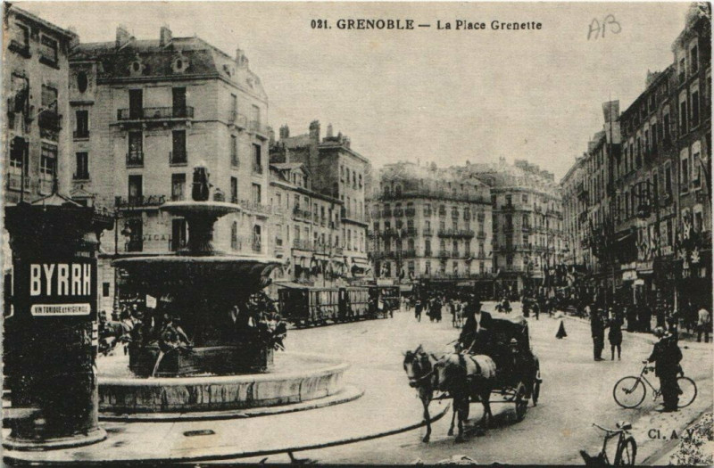 Carte postale ancienne Grenoble La Place Grenette à Grenoble