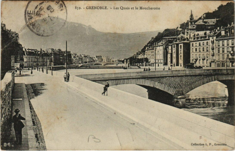 Carte postale ancienne Grenoble Les Quais et le Moucherotte à Grenoble