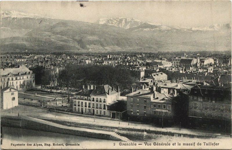 Carte postale ancienne Grenoble Vue générale et le massif de Taillefer à Grenoble