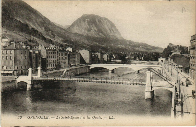 Carte postale ancienne Grenoble Le Saint-Eynard et les Quais à Grenoble