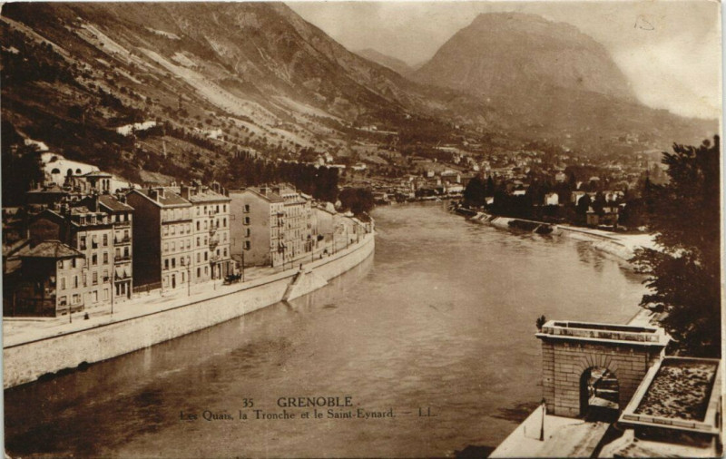 Carte postale ancienne Grenoble Les Quais La Tronche et le Saint-Eynard à Grenoble