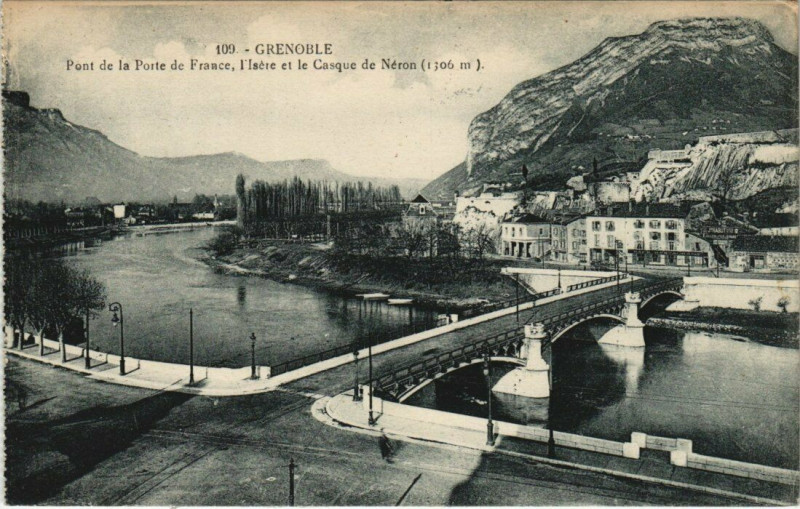 Carte postale ancienne Pont de la Porte de France, l'Isère et le Casque de Néron à Grenoble