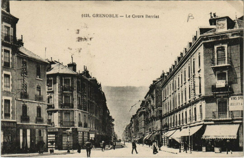 Carte postale ancienne Grenoble Le Cours Berriat à Grenoble