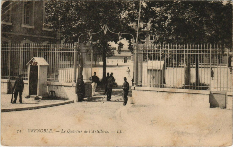 Carte postale ancienne Grenoble Le Quartier de l'Artillerie à Grenoble
