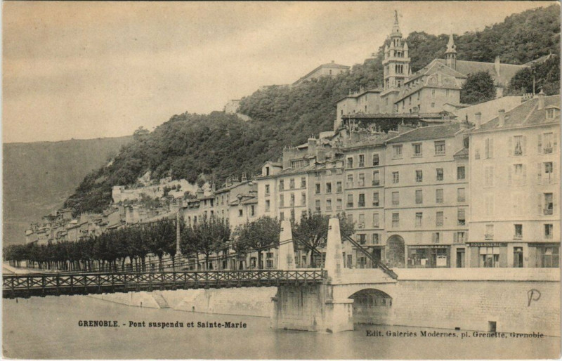 Carte postale ancienne Grenoble Pont suspendu et Sainte-Marie à Grenoble