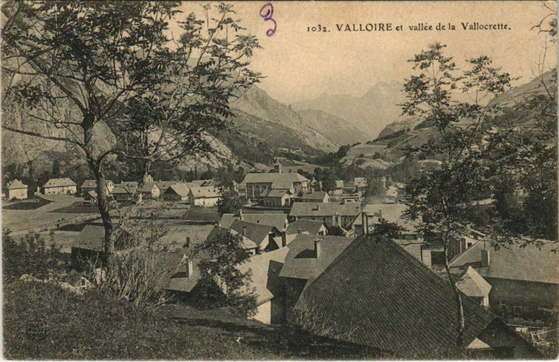 Carte postale ancienne Valloire et Vallee de la Vallocrette à Valloire