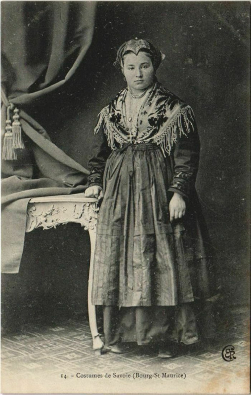 Carte postale ancienne Bourg-Saint-Maurice Costumes de Savoie - Femme - Type à Bourg-Saint-Maurice
