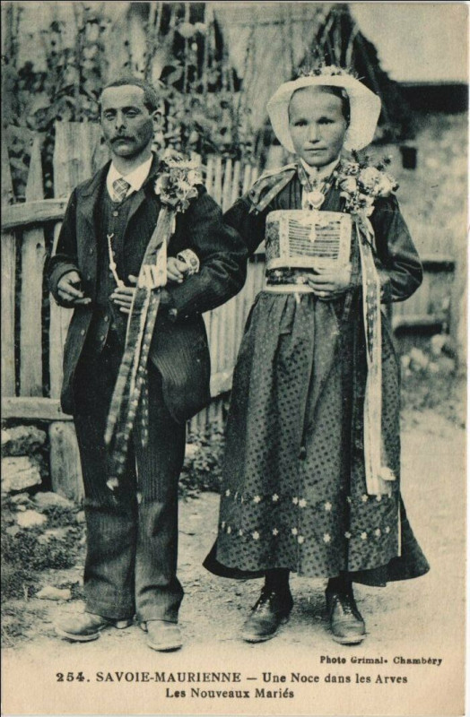 Carte postale ancienne Savoie-Maurienne - Une Noce dans les Arves - Les Nouveau Maires