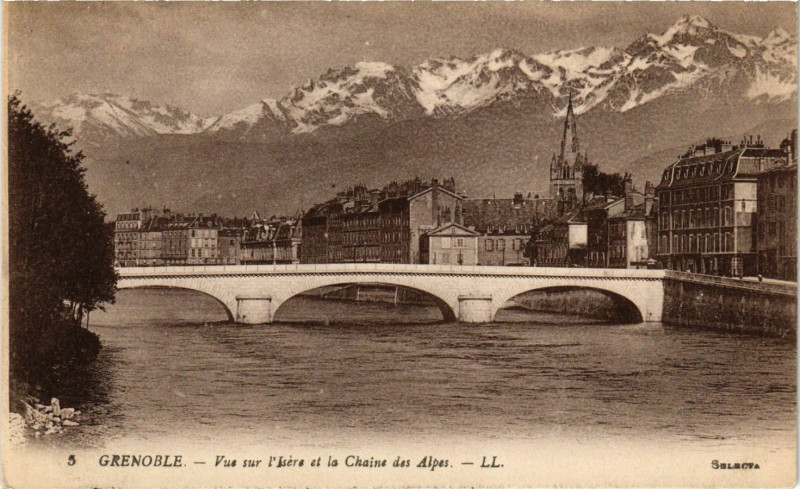 Carte postale ancienne Grenoble - Vue sur l'Isere et la Chaine des Alpes à Grenoble