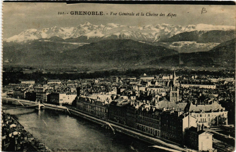 Carte postale ancienne Grenoble - Vue générale et la Chaine des Alpes à Grenoble